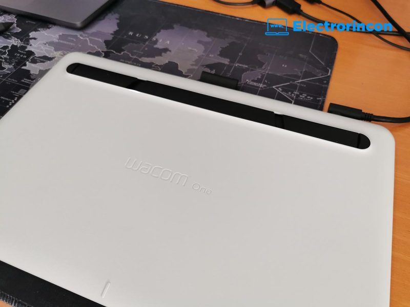 Wacom One trasera