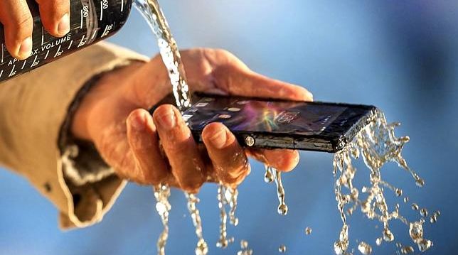 Xperia Z lleno de agua